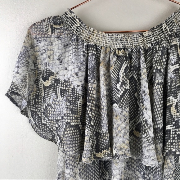 Show me your Mumu Snake Print Bungalow Top Large - Picture 6 of 8